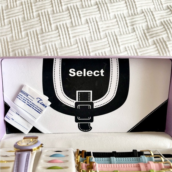 Watch Set With Interchangeable Colours - Picture 6 of 7